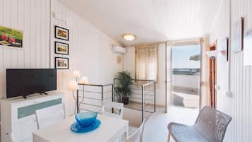 Appartamento Comfort | Area soggiorno | TV a schermo piatto