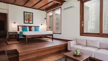 Luxury Villa | Minibar, in-room safe, desk, blackout drapes