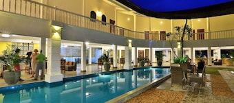 Hibiscus Beach Hotel And Villas