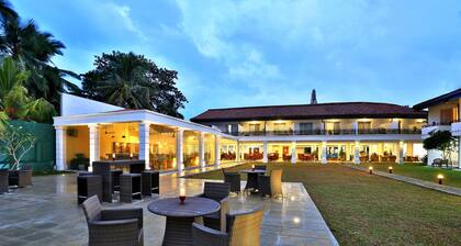 Hibiscus Beach Hotel And Villas