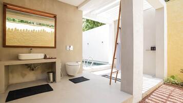 Luxury Villa | Bathroom | Shower, free toiletries, slippers, bidet