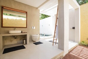 Villa de lujo | Baño | Regadera, amenidades de baño gratuitas, pantuflas, bidet 