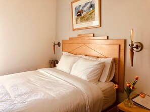 Double Room, 1 Queen Bed, Private Bathroom | Iron/ironing board, free WiFi, bed sheets - Enzo (Provincetown)