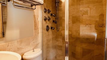 Double Room, 1 Katil Ratu (Queen), Private Bathroom | Bilik Mandi | Pengering rambut, tuala disediakan, sabun, syampu