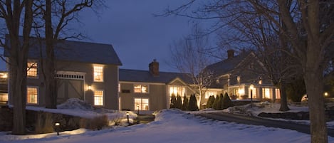 Façade de l’hébergement - soirée/nuit