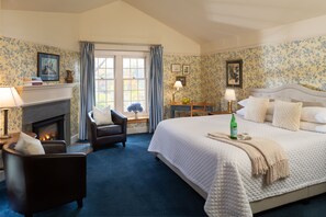 Premium bedding, pillowtop beds, minibar, desk - Chesterfield Inn (West Chesterfield)