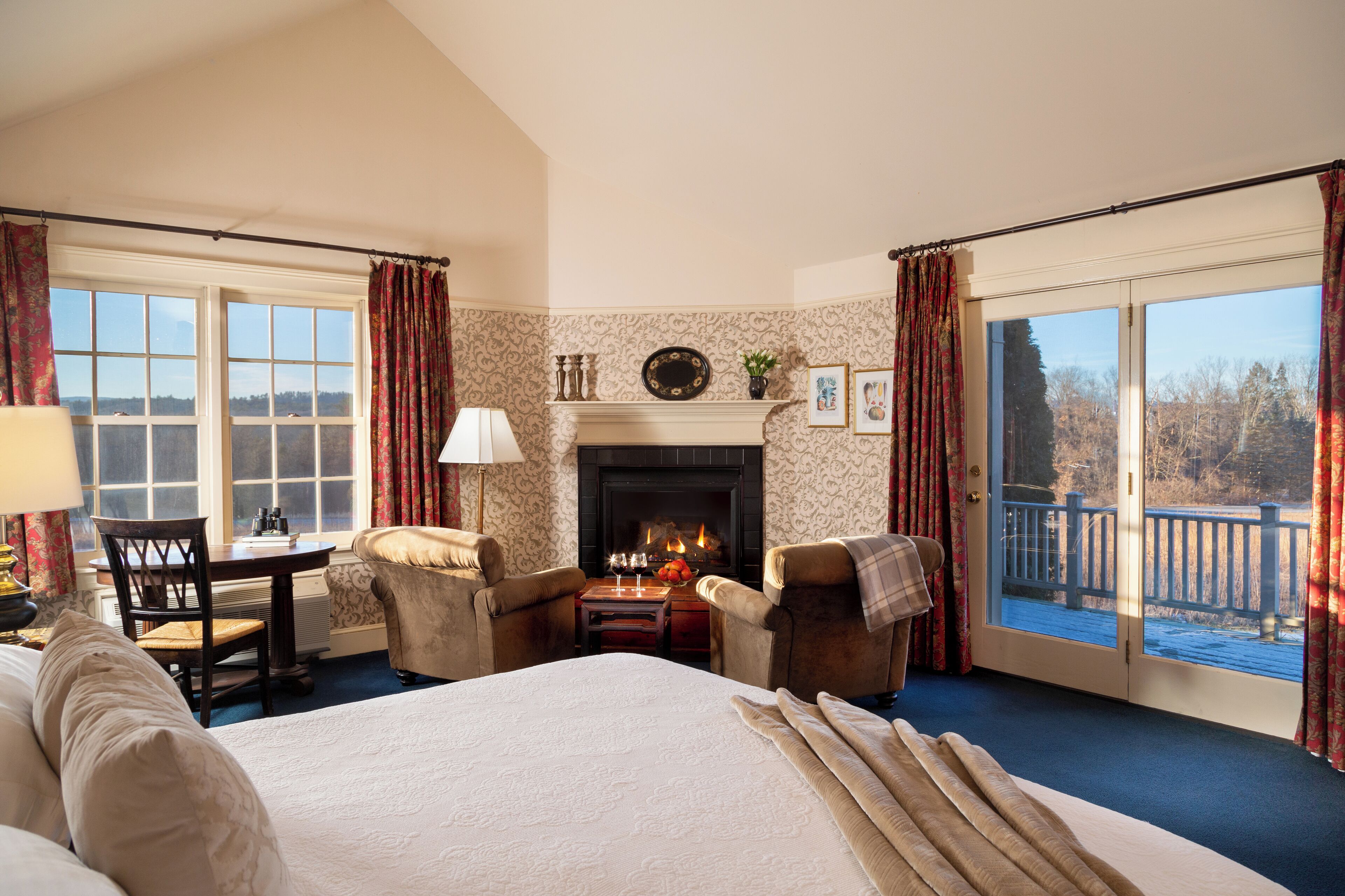 King Whirlpool Fireplace Room with Private Deck | Garden view