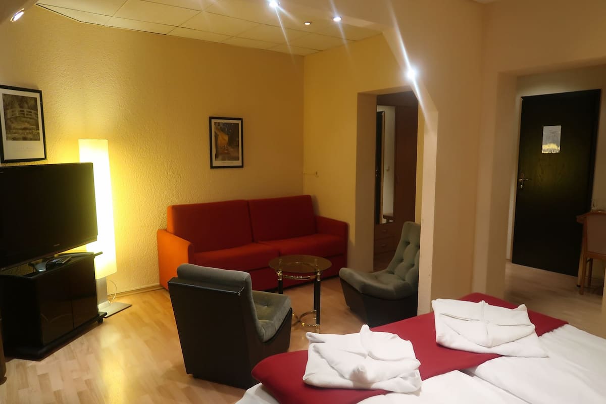 Habitación cuádruple | Ropa de cama hipoalergénica, edredón y camas con pillow-top
