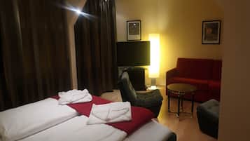 Quadruple Room | Hypo-allergenic bedding, down comforters, pillowtop beds, in-room safe