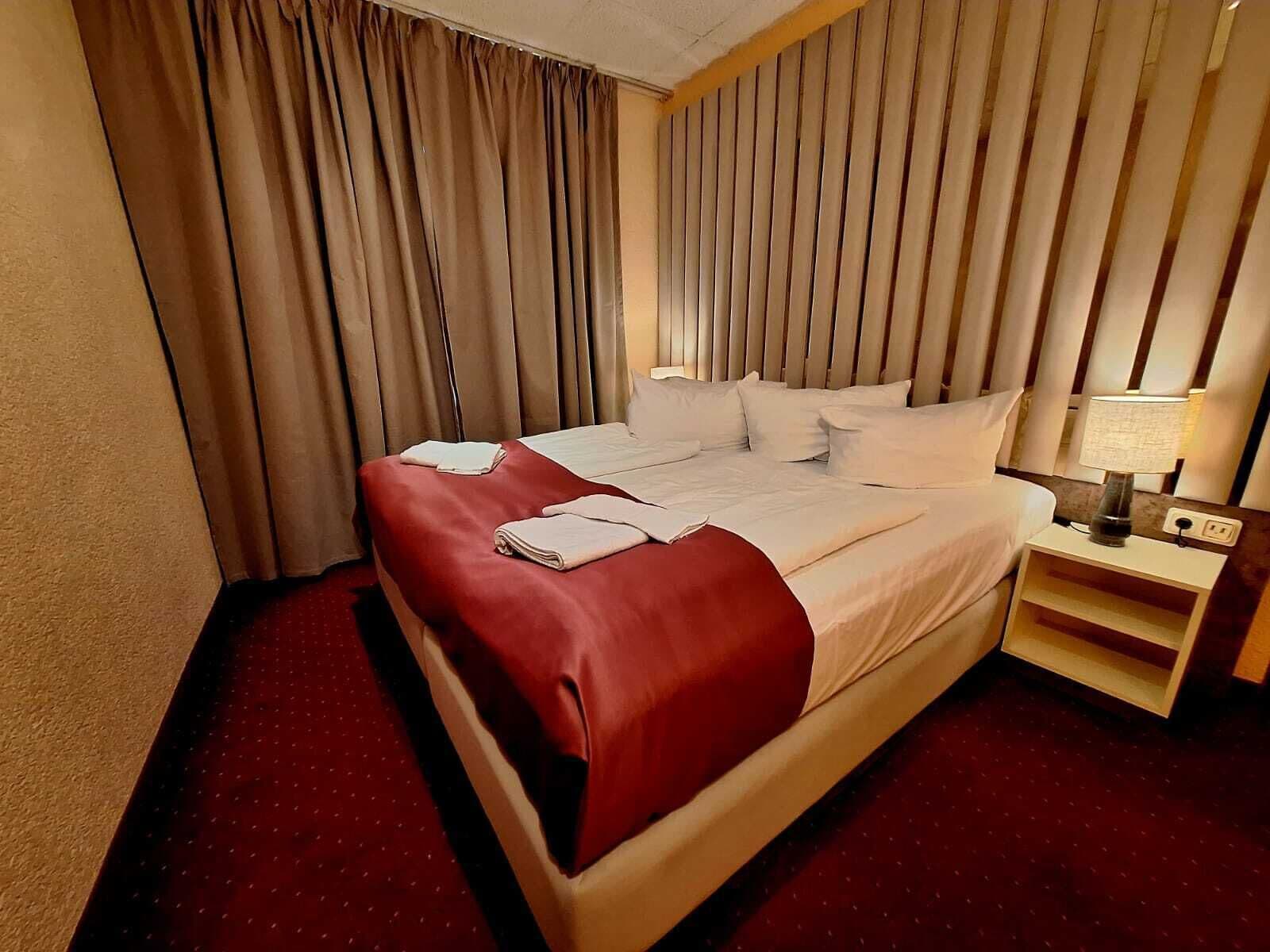 Double or Twin Room | Hypo-allergenic bedding, down comforters, pillowtop beds, in-room safe