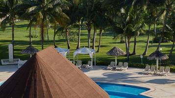 3 outdoor pools, pool umbrellas, pool loungers