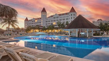 10 barer/lounger, poolbar, bar ved poolen, strandbar