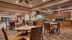 Desayuno completo incluido todos los días