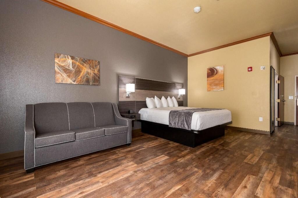 Desk, laptop workspace, iron/ironing board, rollaway beds