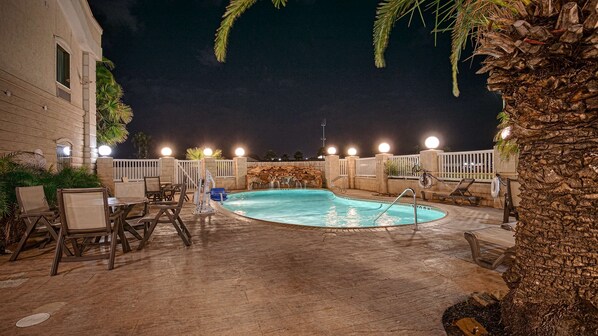 Outdoor pool, pool loungers