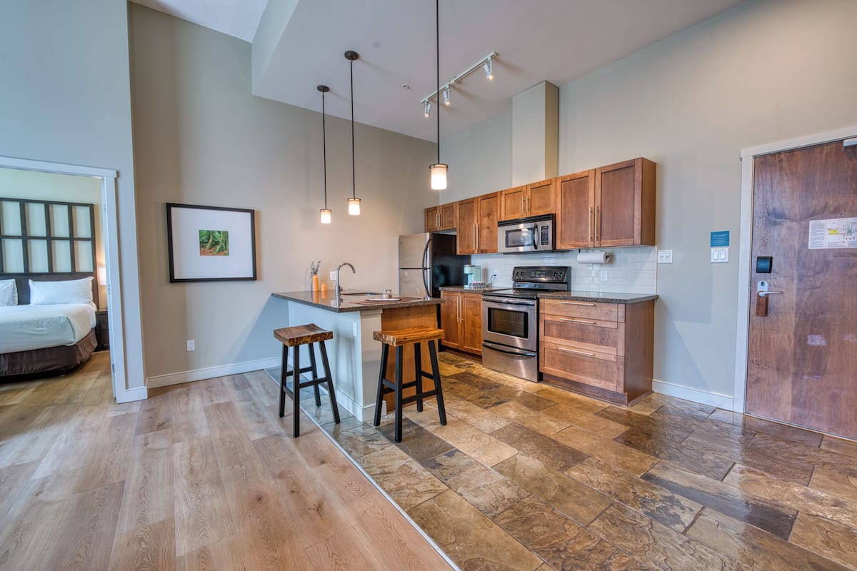 2 bedrooms, premium bedding, down duvets, tempur-pedic beds