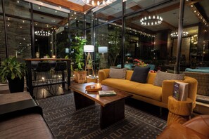 Lobby sitting area - The Oswego Hotel (Victoria)