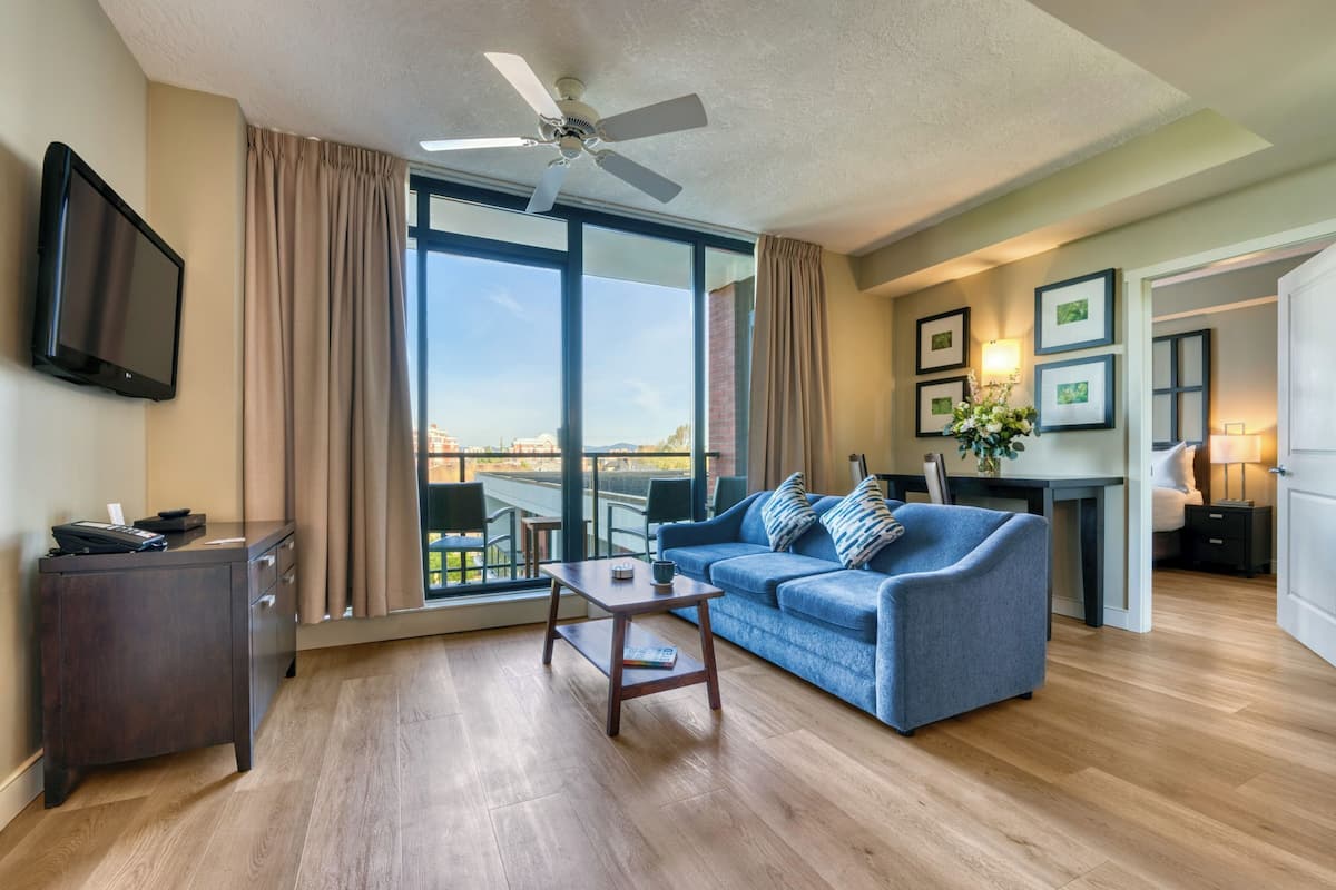 Suite, 2 Bedrooms | Living area | 32-inch TV with digital channels, iPod dock, books