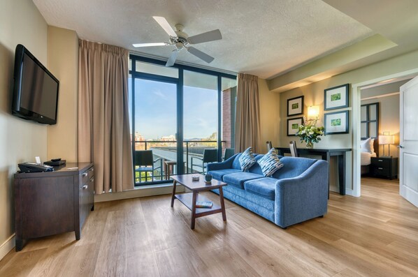 Suite, 2 Bedrooms | Living area