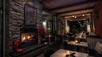 Breakfast, lunch, dinner served; garden views