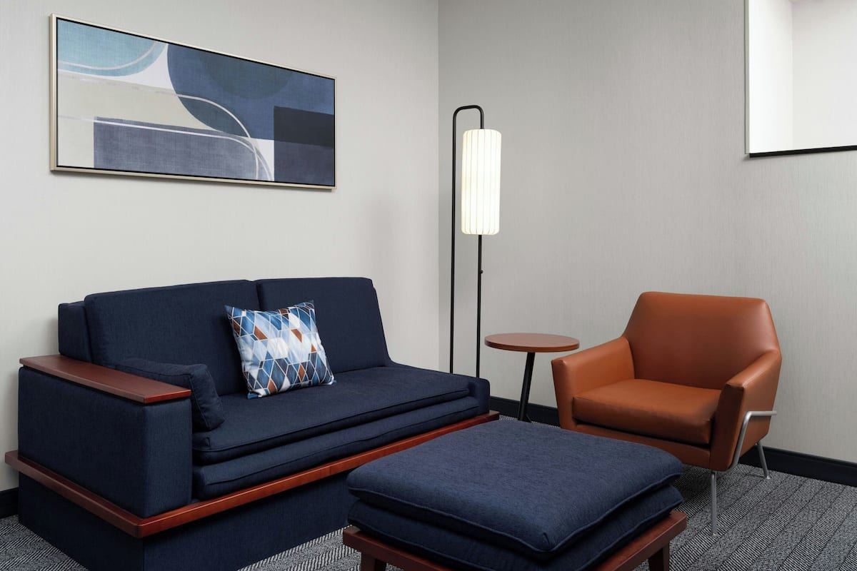 Studio, 1 King-Bett und Schlafsofa, Flussblick | Hochwertige Bettwaren, Pillowtop-Betten, Zimmersafe, Schreibtisch