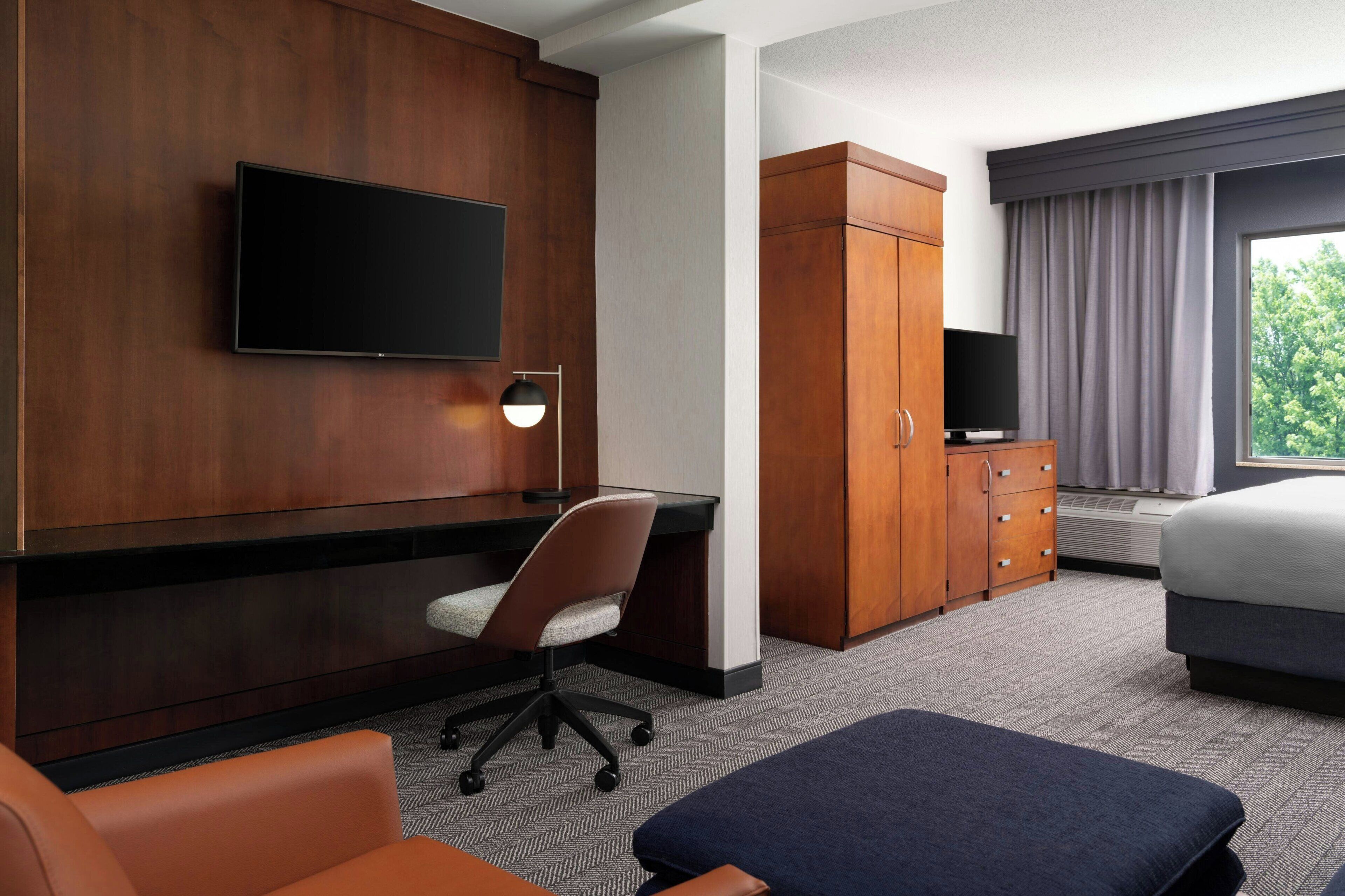 studio, 1 king bed with sofa bed, river view | premium bedding, pillow-top beds, in-room safe, desk