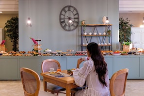 Desayuno bufé gratuito y diario