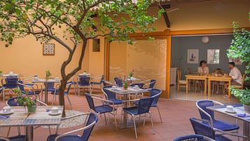 Tägliches inbegriffenes Frühstücksbuffet