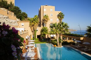 Utendørsbasseng, bassengtelt (inkludert) og bassengparasoller