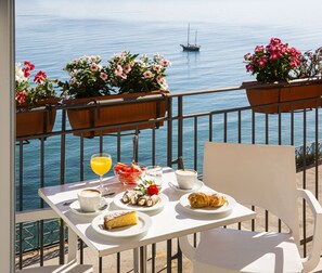 View from room - Hotel Punta Nord - Est (Castellammare del Golfo)