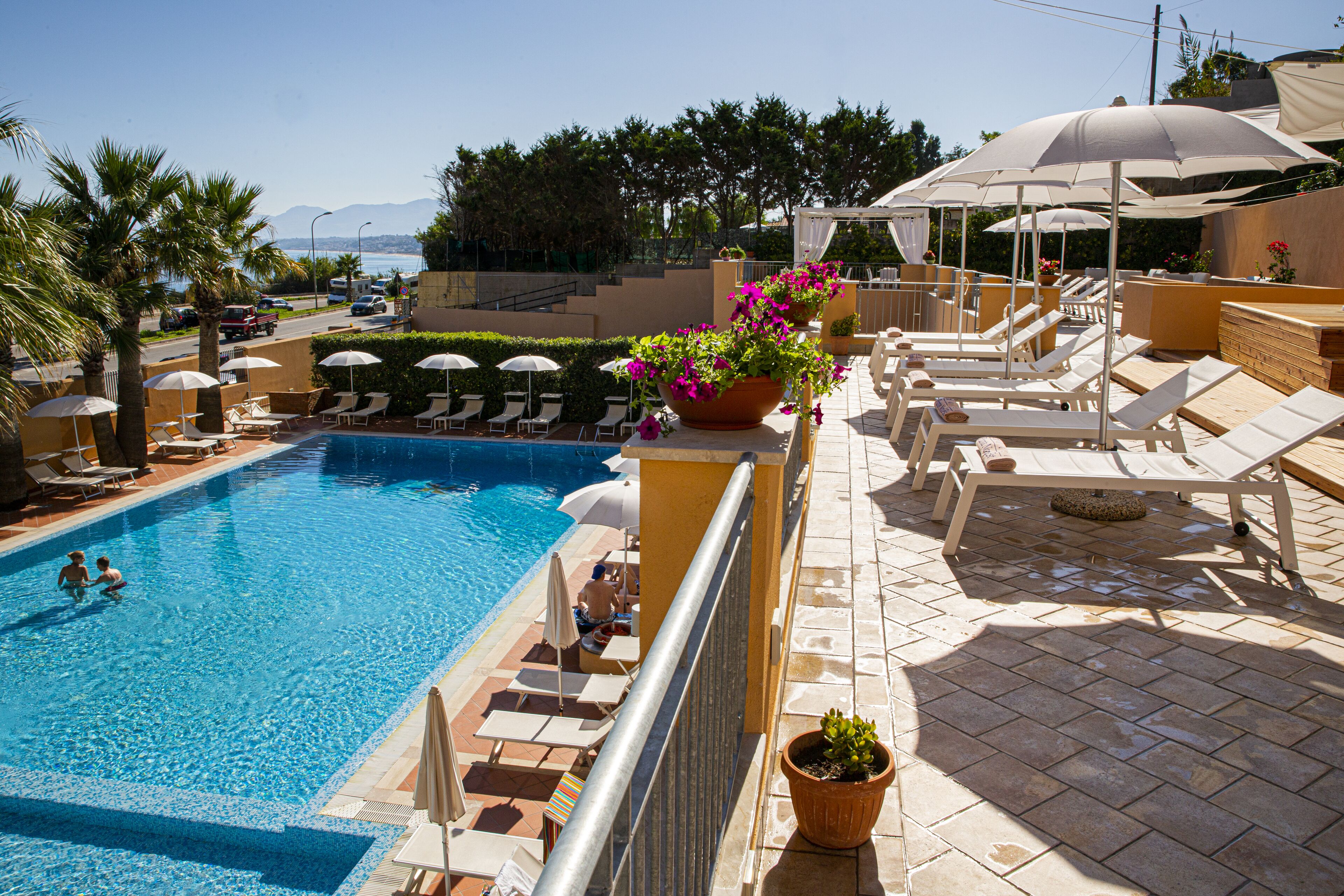 outdoor pool, open 9:00 am to 7:00 pm, free pool cabanas, pool umbrellas