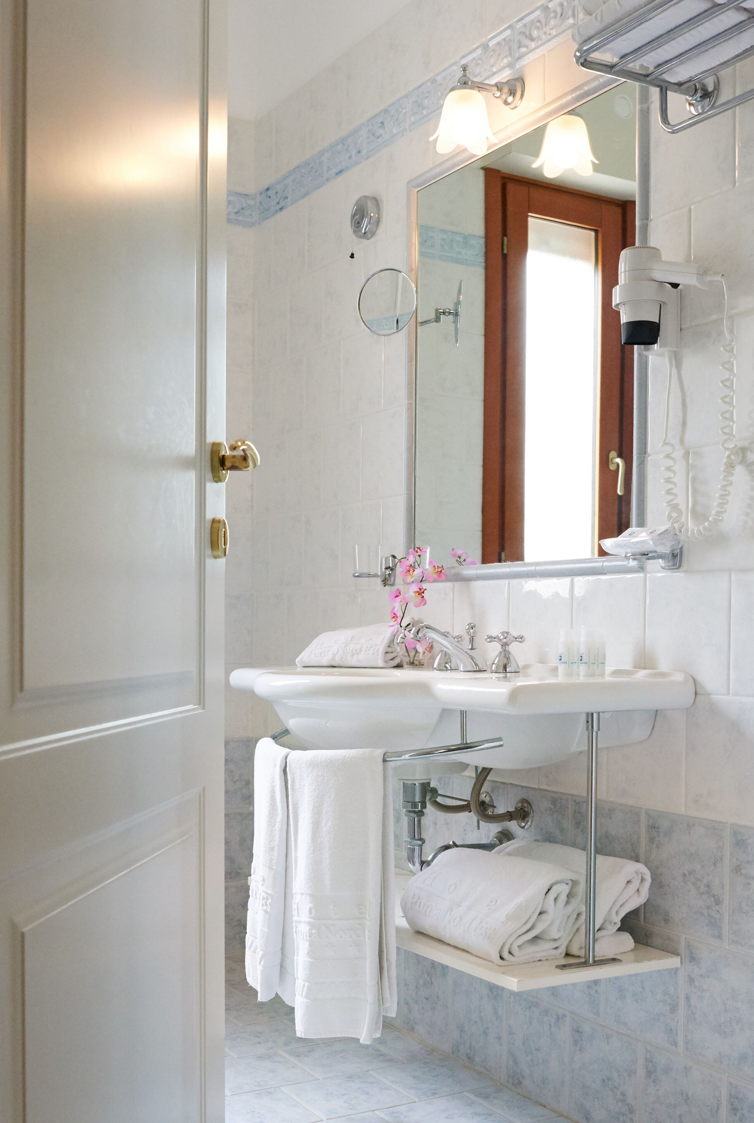 suite, sea view | bathroom | shower, rainfall showerhead, free toiletries, hair dryer