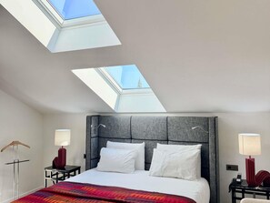 Zimmersafe, Schreibtisch, Verdunkelungsvorhänge, schallisolierte Zimmer