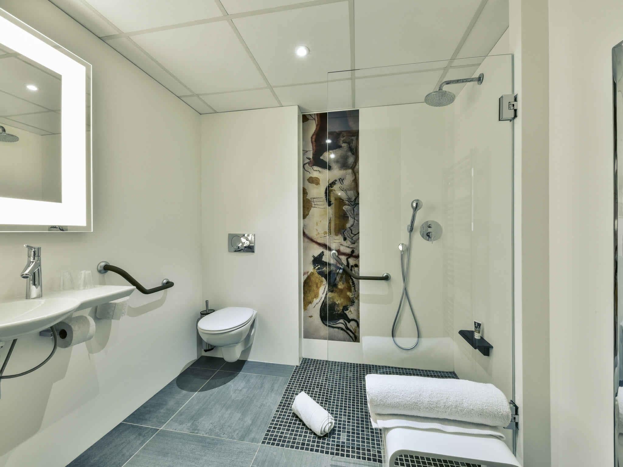 Privilege, Room, 1 Double Bed | In-room safe, desk, blackout drapes, soundproofing