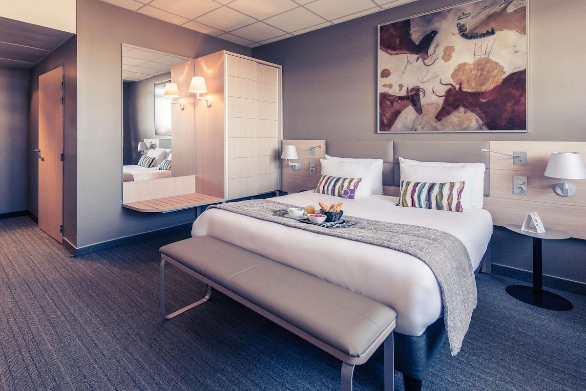 in-room safe, desk, blackout curtains, soundproofing