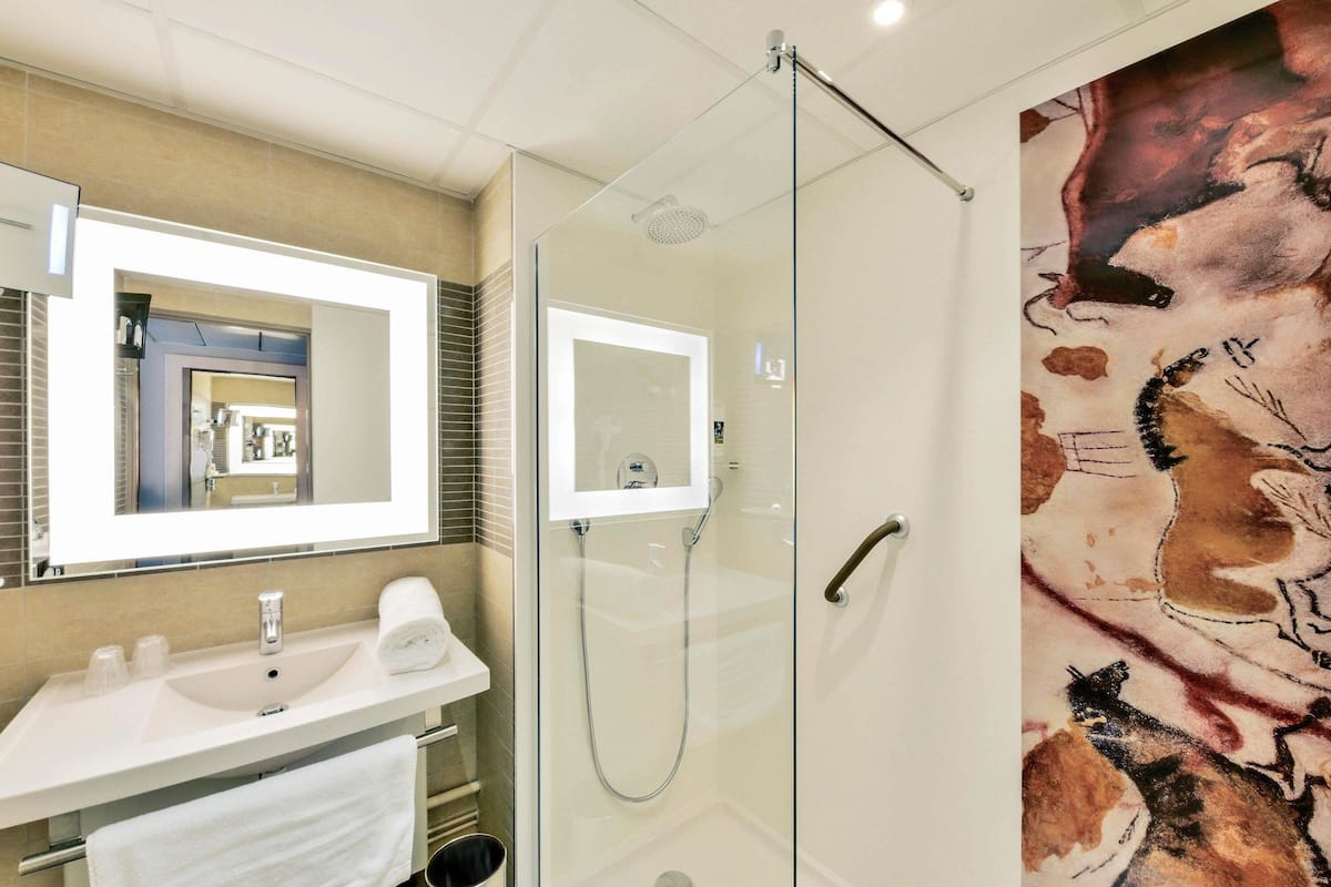 Coffres-forts dans les chambres, bureau, rideaux occultants