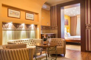 小型公寓 | 客房内保险箱、办公桌、隔音、免费 WiFi