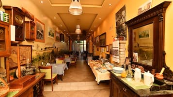 Bao gồm bữa sáng buffet hàng ngày
