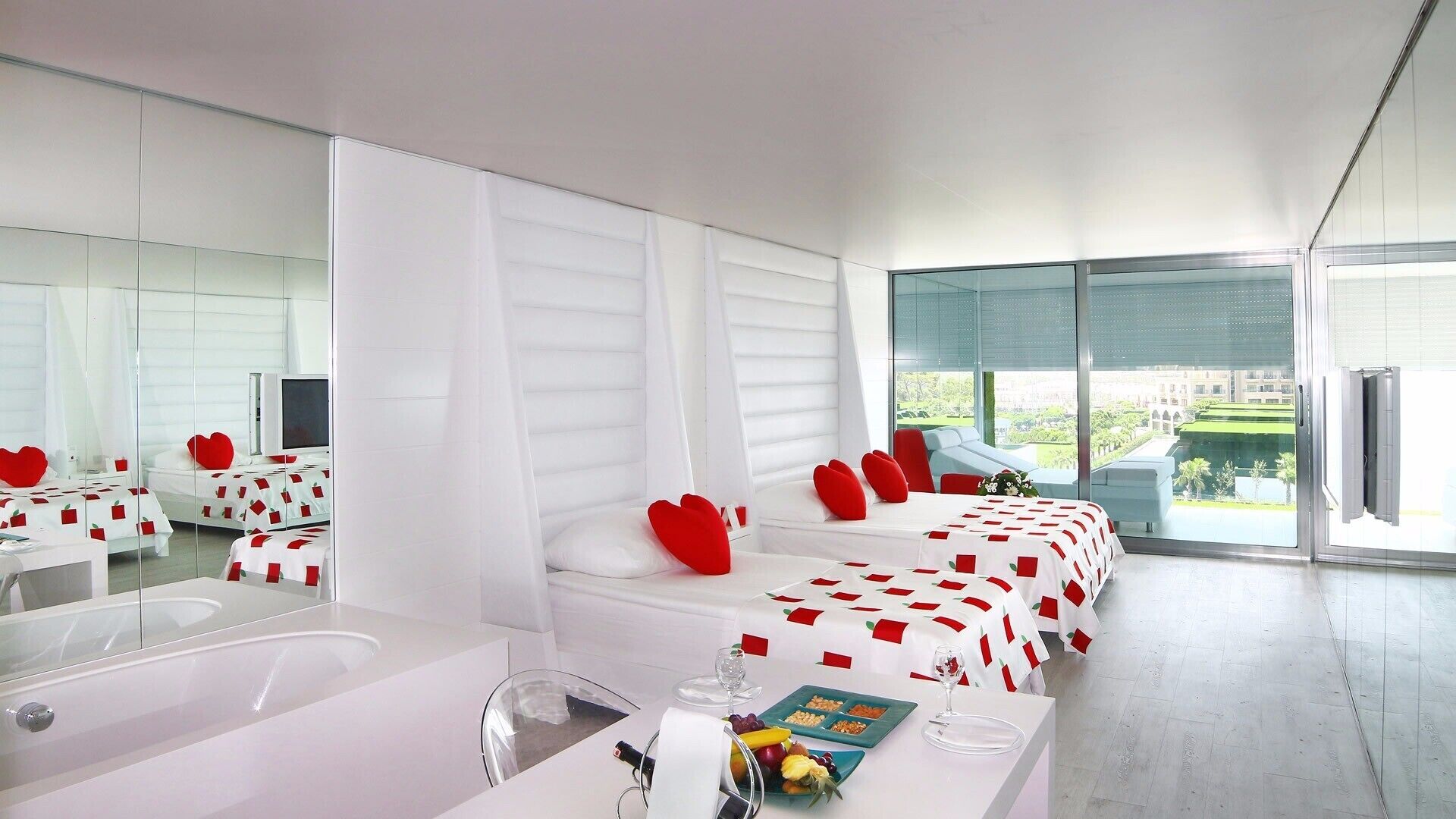 Minibar (some free items), in-room safe, desk, WiFi (free)