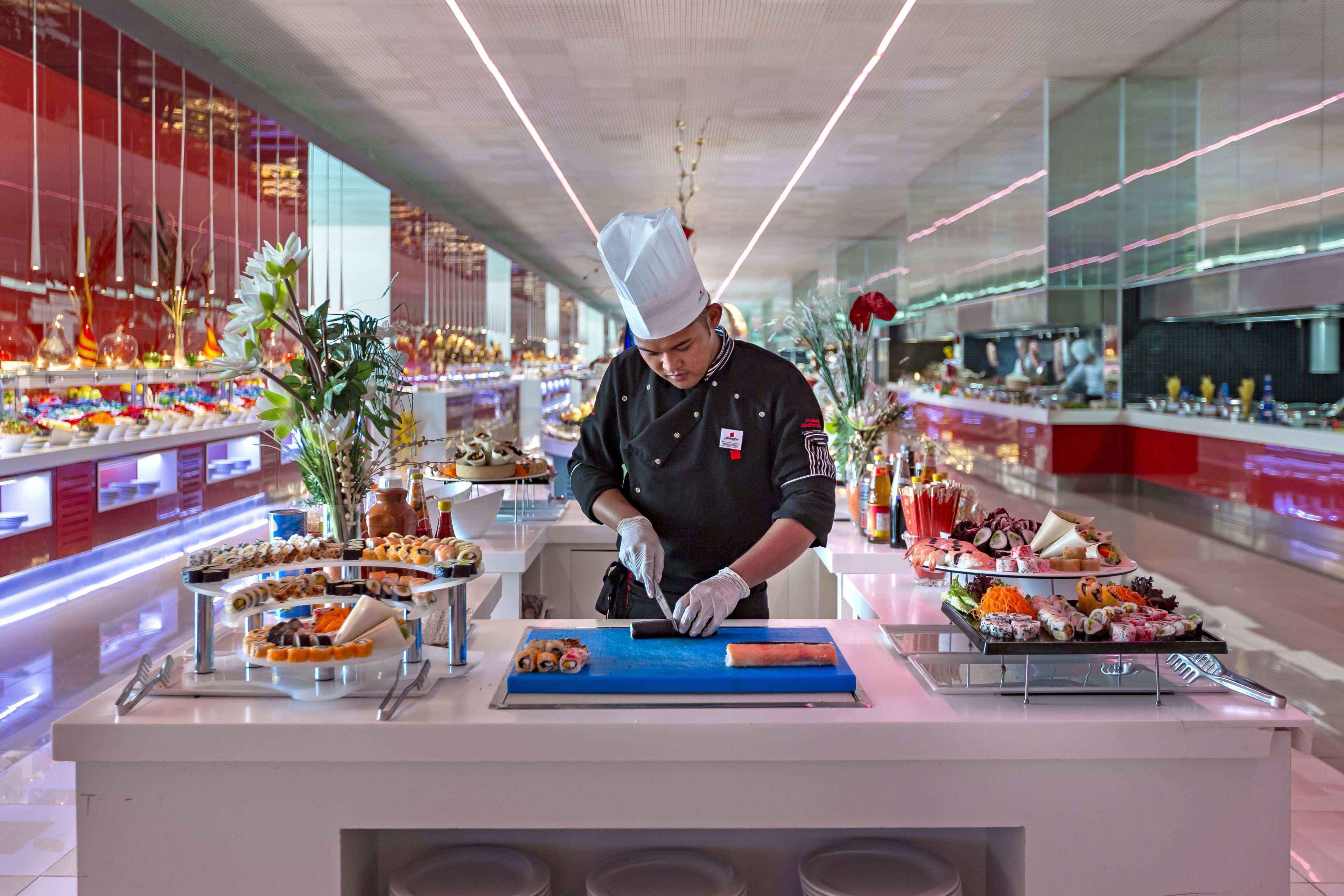 7 restaurants, breakfast, lunch, dinner served; international cuisine