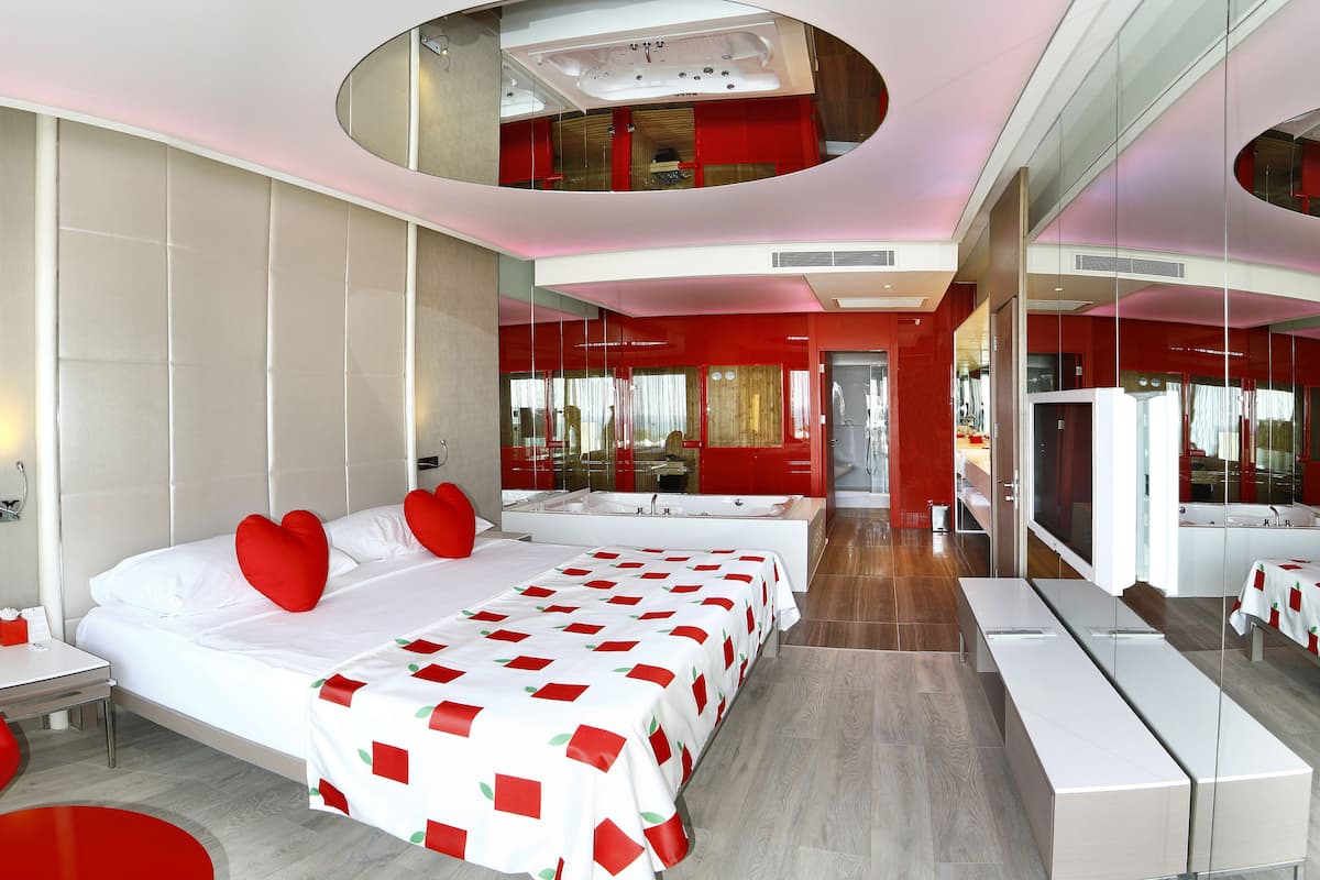 1 bedroom, free minibar items, in-room safe, desk