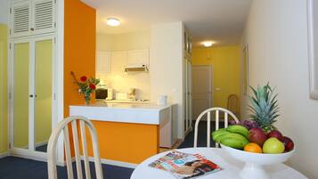Studio | In-room safe, desk, blackout curtains, iron/ironing board