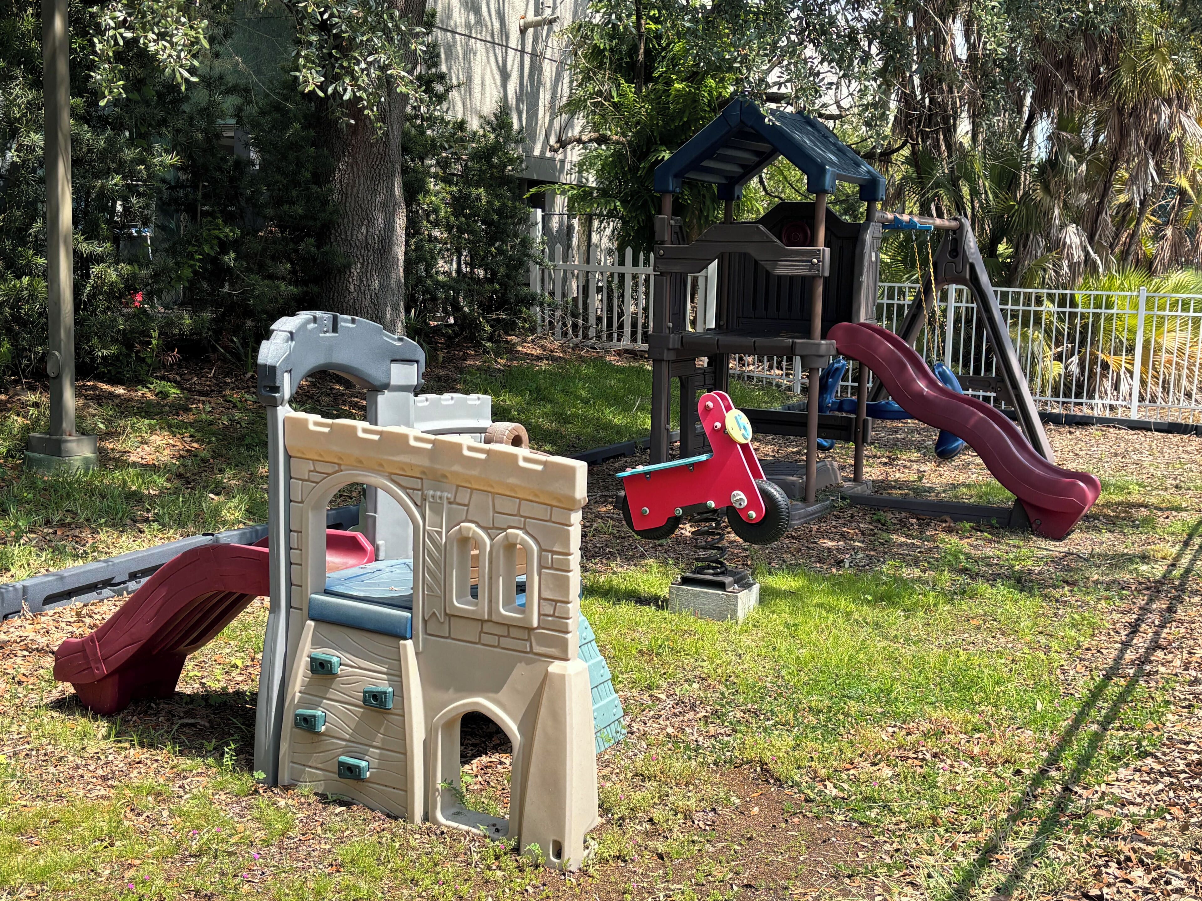 Zona de juegos infantil al aire libre