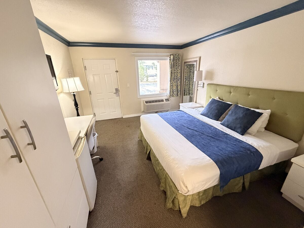 One King Bed, Non-Smoking
