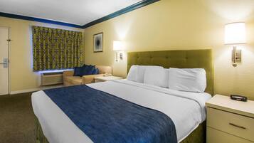 Zimmersafe, Schreibtisch, laptopgeeigneter Arbeitsplatz