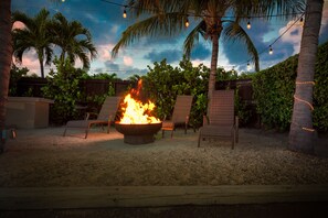 BBQ/picnic area - Creekside Inn (Tavernier)