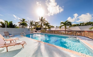 2 outdoor pools, open 9:00 AM to 7:00 PM, pool umbrellas, sun loungers - Creekside Inn (Tavernier)