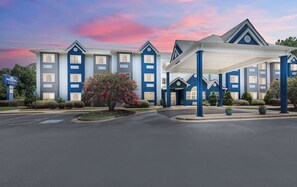 Exterior - Microtel Inn and Suites by Wyndham Columbus North (Columbus)