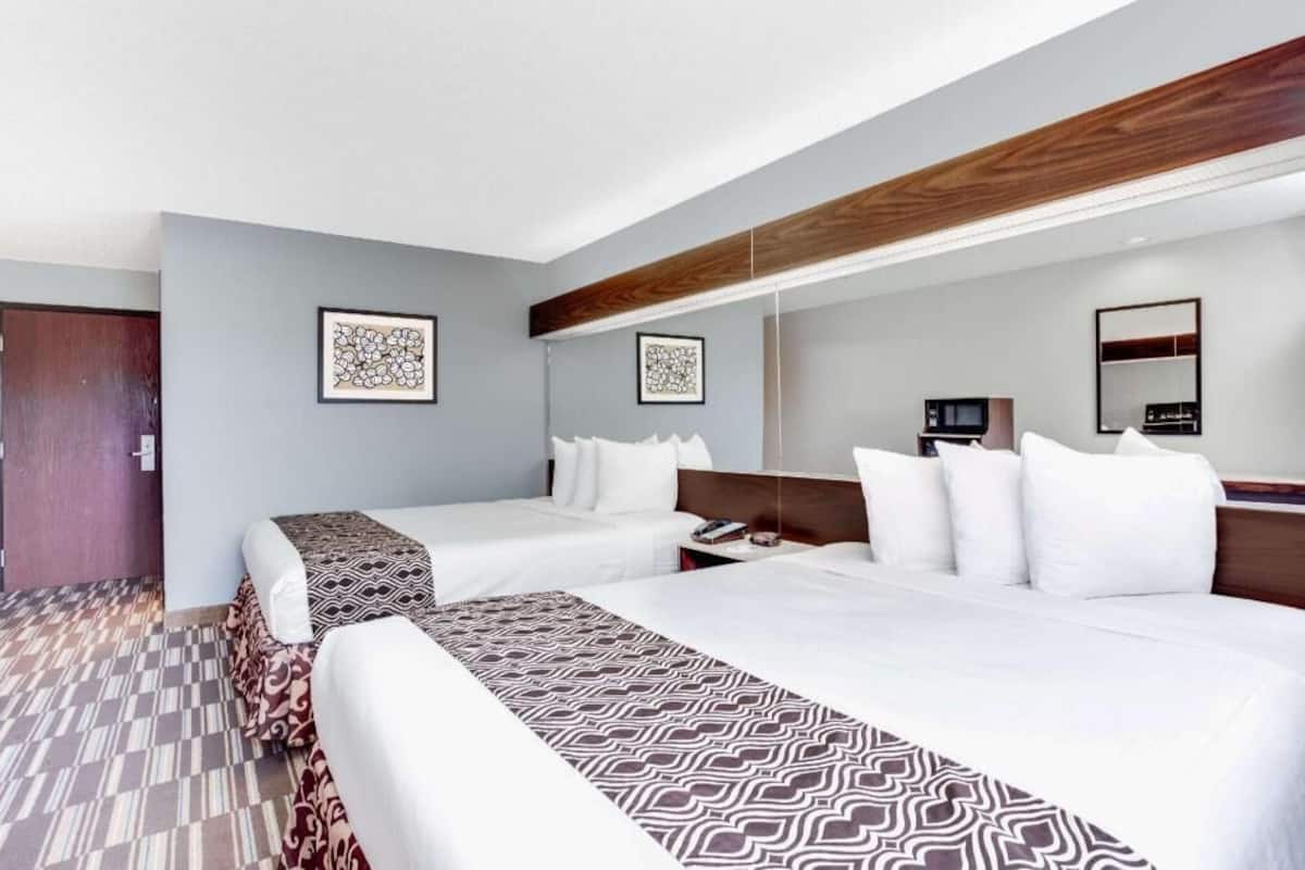 In-room safe, desk, iron/ironing board, free WiFi