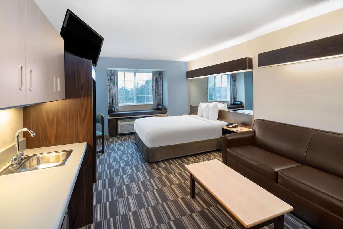In-room safe, desk, iron/ironing board, free WiFi